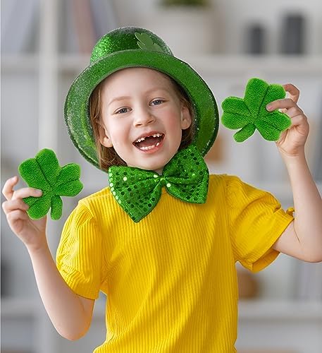 DolliBu Green Shamrock Plush Toy - 4 Inches